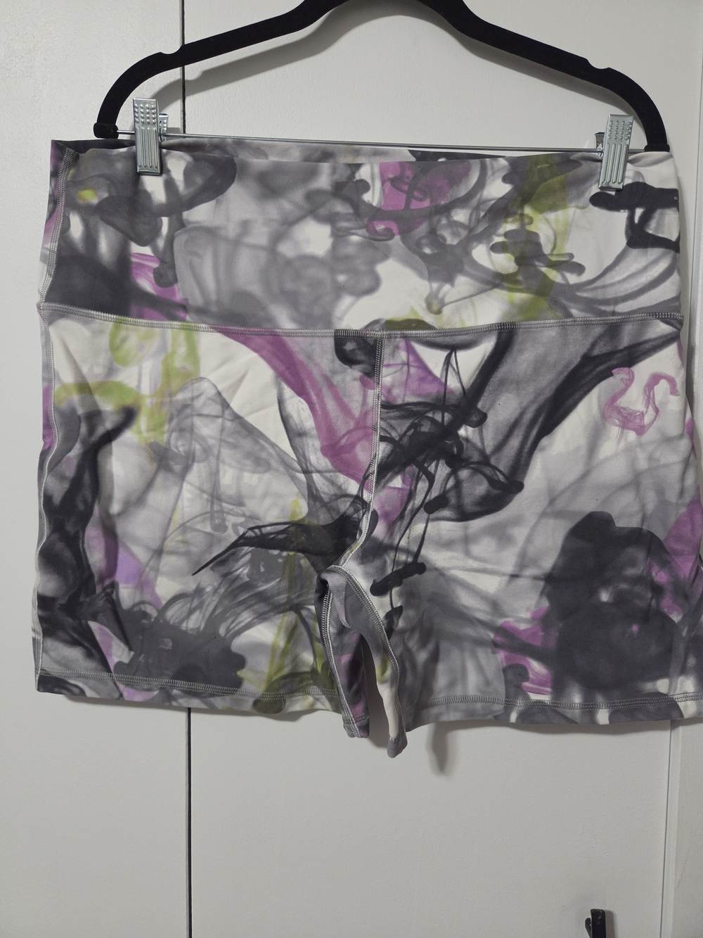 lululemon 4" ALIGN  Smoke-Print Bike Shorts in Gray, Purple & Olive